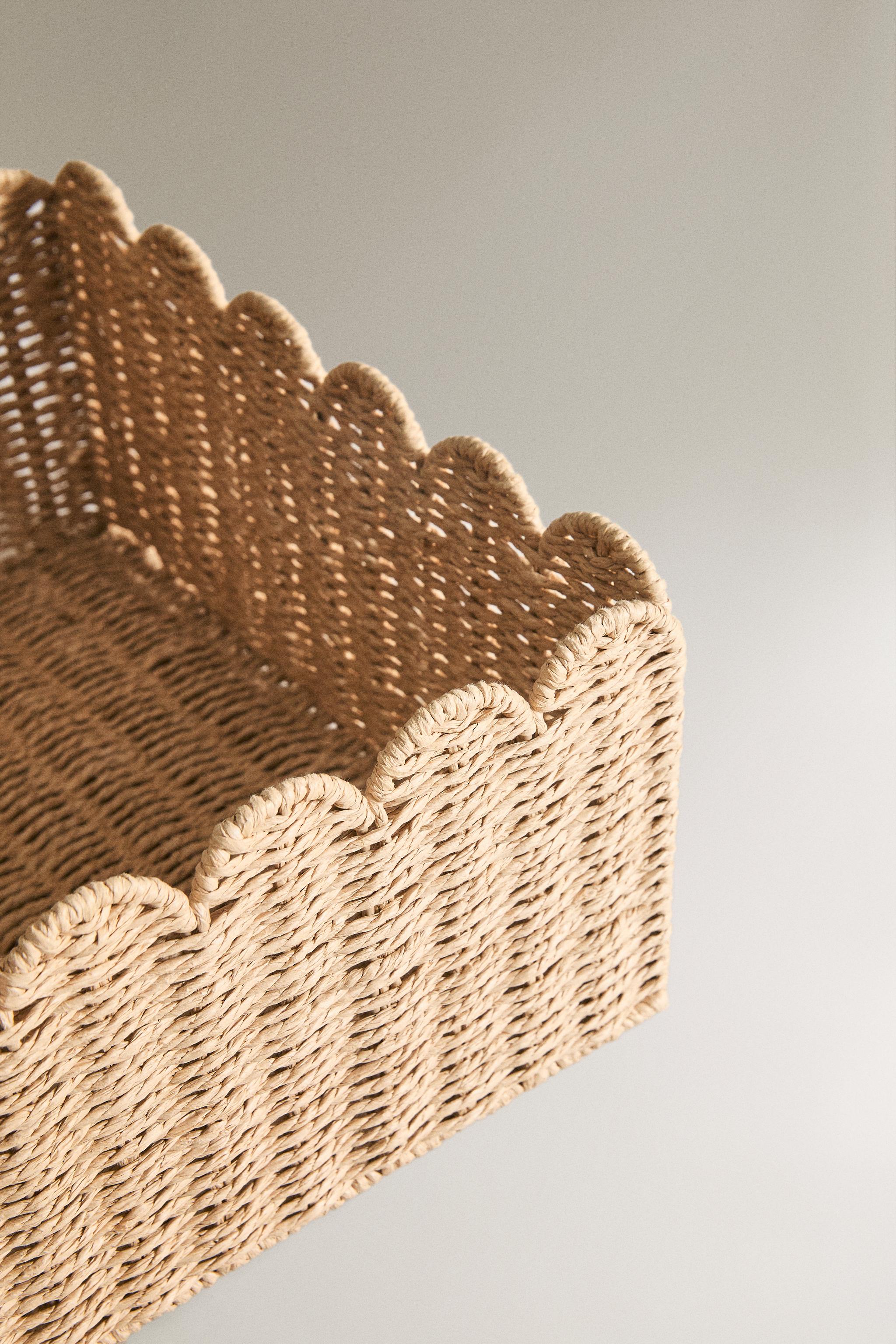 SCALLOPED MEDIUM BASKET